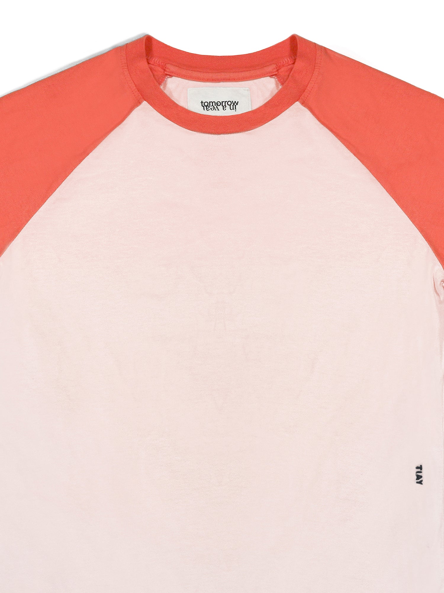 Round neck raglan tee