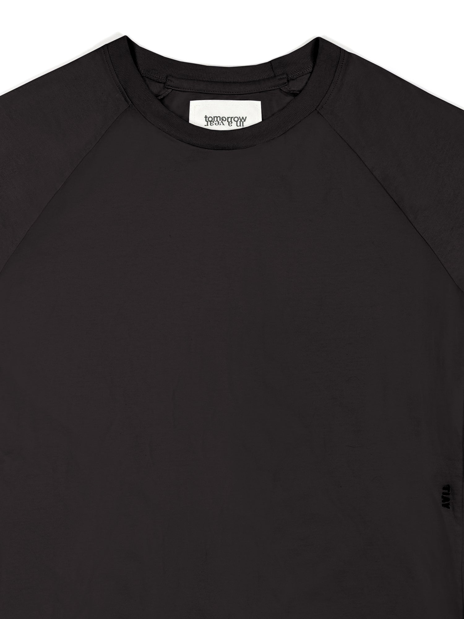 Round neck raglan tee
