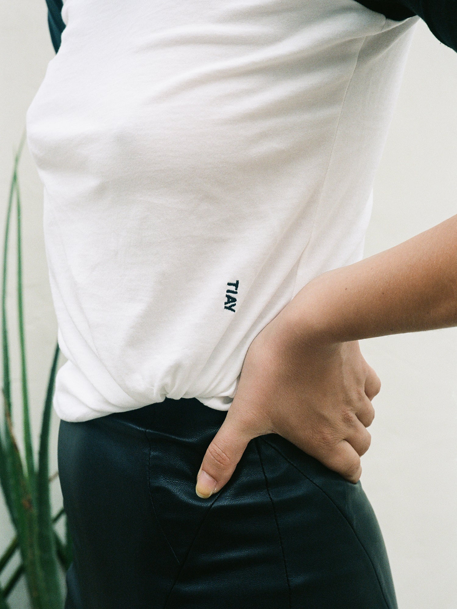 Slim Fitted Raglan Baseball T-shirt - Black/white