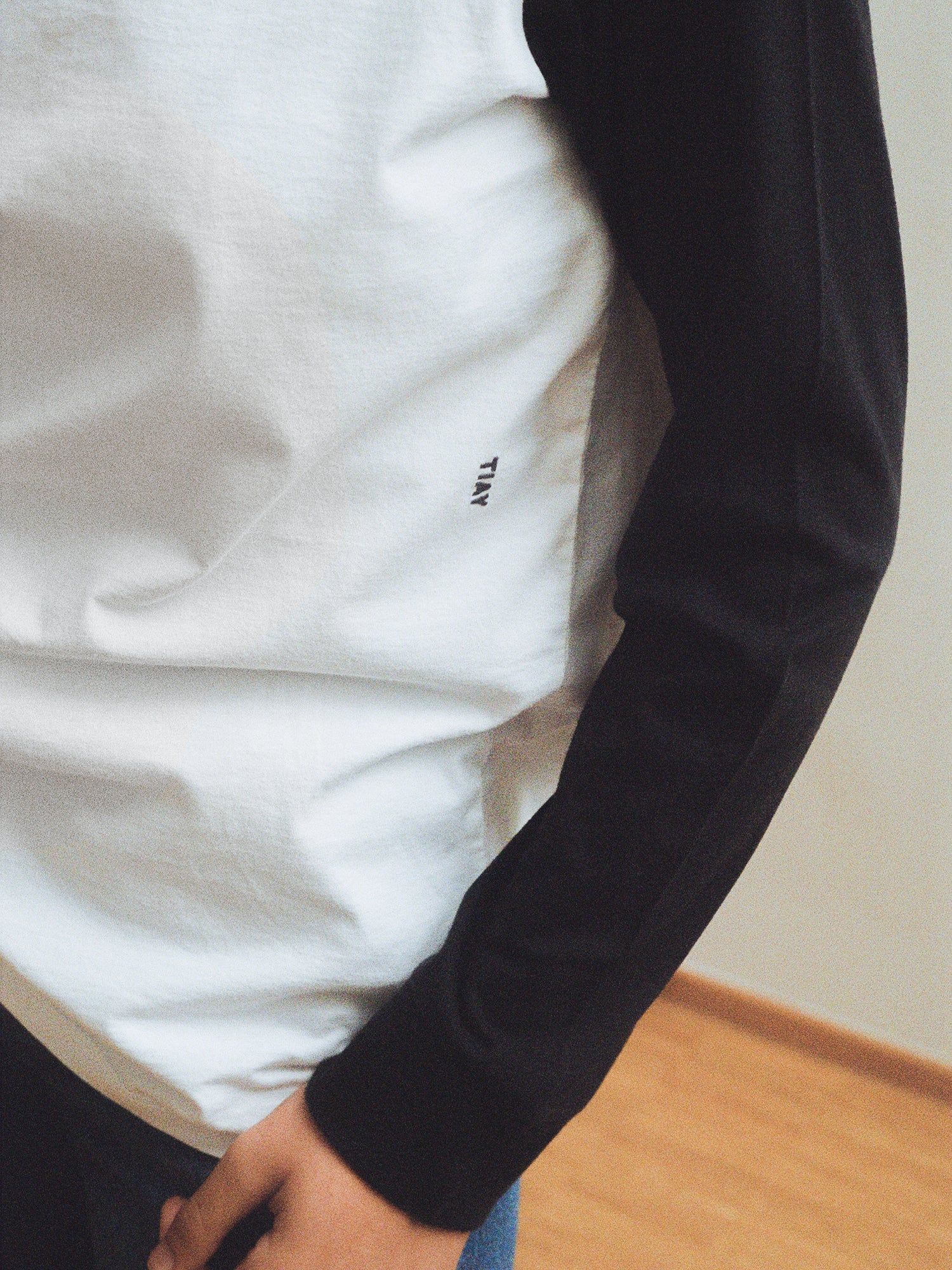 Unisex Raglan Loose Fit T-shirt - Black/White